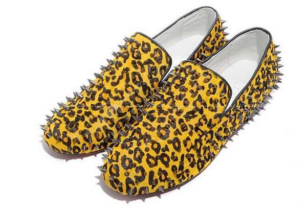 人気が高いCHRISTIAN LOUBOUTIN クリスチャンルブタン　飽きのこない定番のパンプス人気色