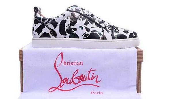 注目を集めるCHRISTIAN louboutinルブタン コピー　人気も質も高いシューズ