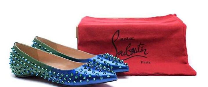 大人女性へおすすめクリスチャンルブタン CHRISTIAN LOUBOUTINローヒール　華やかな印象にレディースシューズ 通販