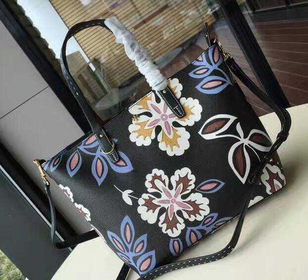 新作&定番TORY burch トリーバーチ バッグ 人気 軽量なデイリー使モデル