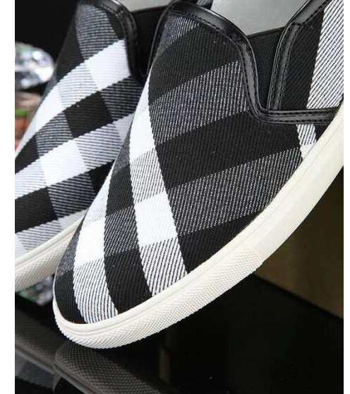 季節感を感じれるバーバリー スーパー コピー　BURBERRY スリップオン  2色可選 大活躍しているシューズ