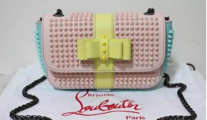 クリスチャンルブタン バッグ 新作 christian louboutin スウィートチャリティー チェーン スパイクスダッズ レディースショルダーバッグ 牛革 1145010 cm53.