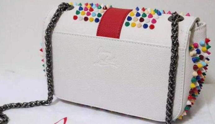 人気定番大得価 素敵なルブタン 偽物 スウィーティー チェーン カーフ革 スタッズ christian louboutin レディースショルダーバッグ.