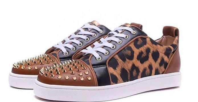 夏にぴったりのCHRISTIAN louboutinクリスチャン ルブタン スーパー コピー　脱ぎ履きが簡単な靴