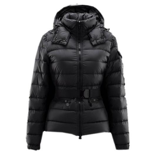 カジュアルな印象MONCLER レディース 厚手のモンクレールダウン コーデ