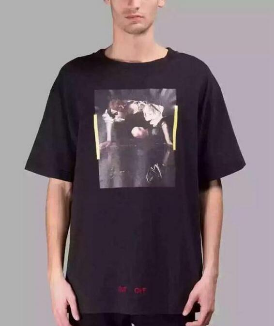 大人の夏コーデ　OFF-WHITE オフホワイト 快適な着心地　tシャツ ブランド 人気
