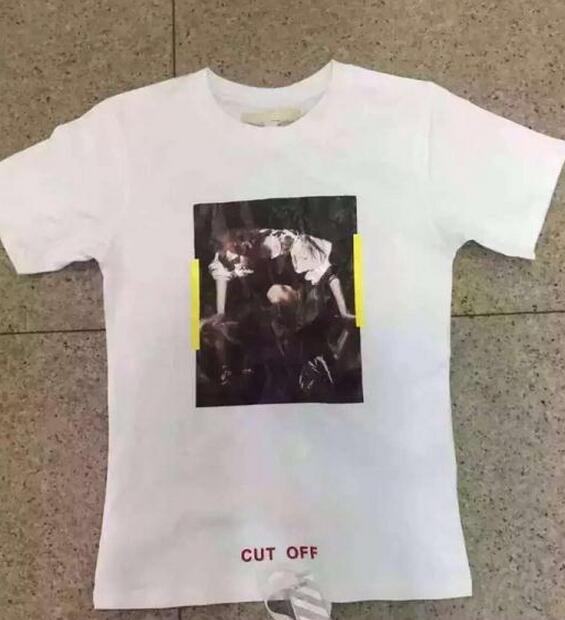 大人の夏コーデ　OFF-WHITE オフホワイト 快適な着心地　tシャツ ブランド 人気