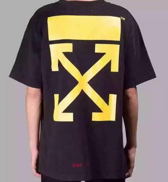 大人の夏コーデ　OFF-WHITE オフホワイト 快適な着心地　tシャツ ブランド 人気