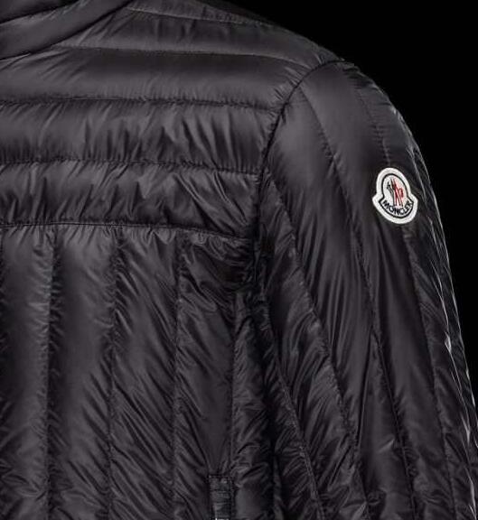 限定品　モンクレール コピー  MONCLER 軽い着心地　 ダウンジャケット