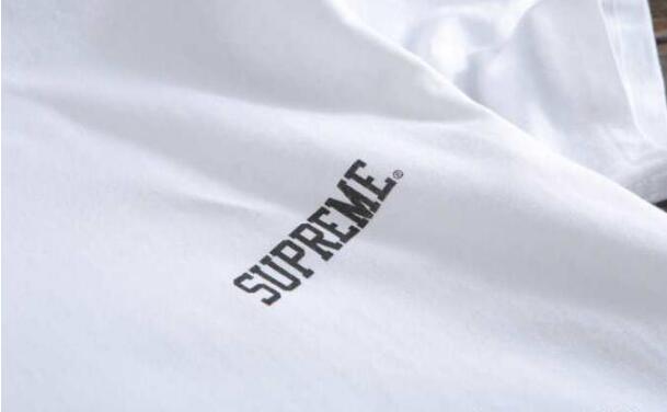 人気販売　シュプリーム 偽物　 SUPREME 　3色男性、女性に実用性ある半袖シャツ.