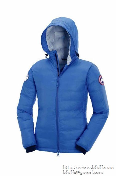 大人のセンスを感じさせる2017秋冬CANADA gooseカナダグース ダウンジャケットレディースコピー ブルー 厳しい寒さに耐える