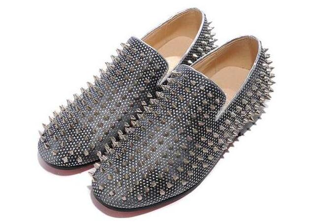 軽い履き心地が味わえるルブタン靴コピー christian louboutin 上品さを醸し出すシューズ