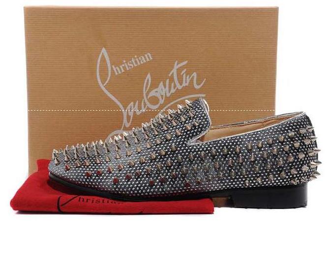 軽い履き心地が味わえるルブタン靴コピー christian louboutin 上品さを醸し出すシューズ