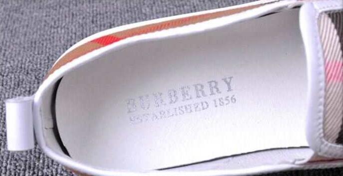 カジュアル感が強まるBURBERRY バーバリー 自然なカジュアルバーバリー 靴 コピー 帆布 