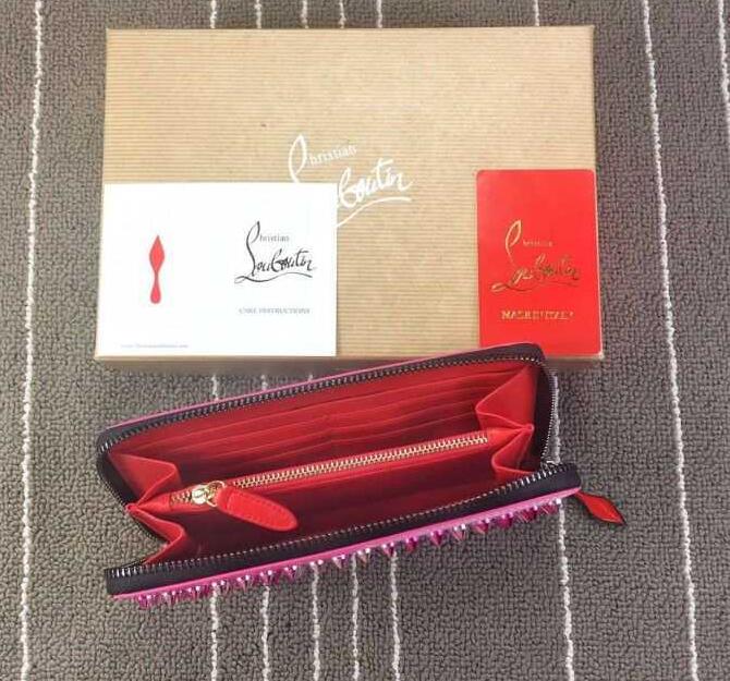 希少性の高いルブタン 長 財布 コピー  CHRISTIAN LOUBOUTIN 収納力を誇るピンクファスナー長財布