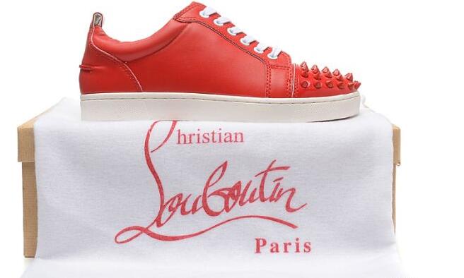  スマートな印象にCHRISTIAN LOUBOUTIN 長く愛用されるルブタン 靴 コピー