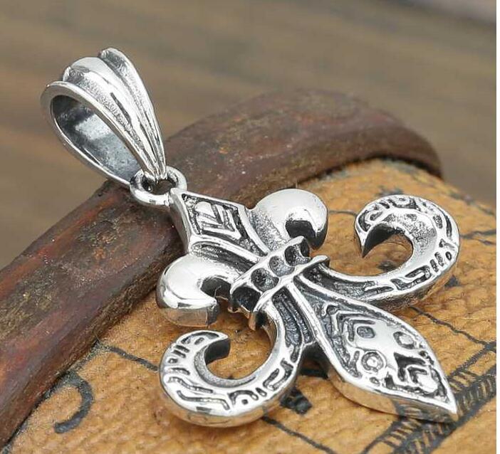 存在感があるクロムハーツ クロス コピー CHROME HEARTS シルバー925 品のあるアクセサリー