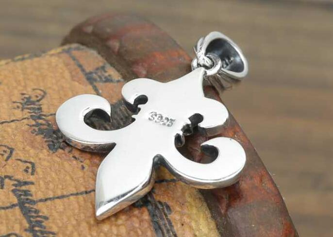存在感があるクロムハーツ クロス コピー CHROME HEARTS シルバー925 品のあるアクセサリー