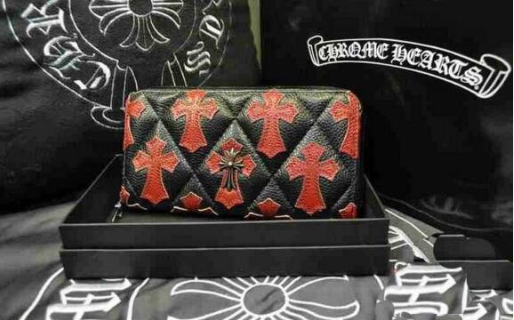 絶対的な存在感 クロムハーツ コピー 激安 chrome hearts 収納力もある財布