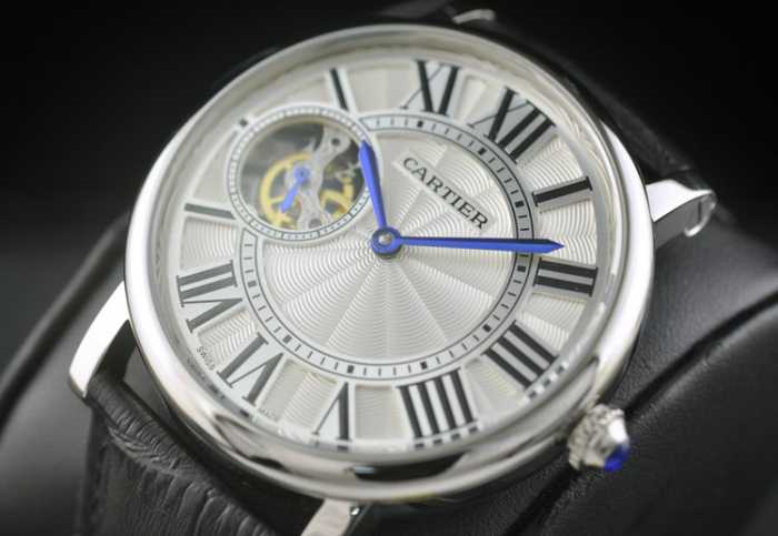 日本製クオーツ 2針完売再入荷 半自動卷 cartierカルティエ 時計コピー男性用腕時計 44mm ホワイト レザー メンズ腕時計