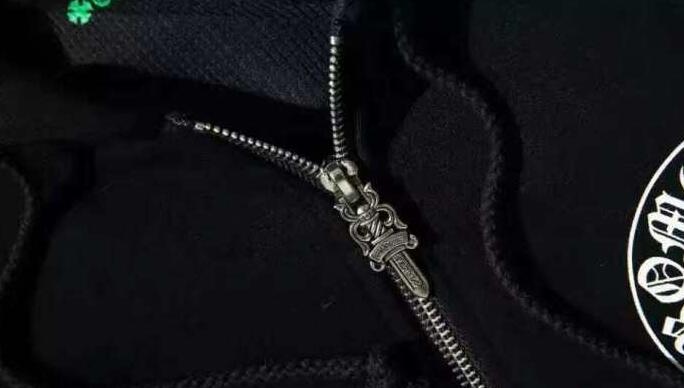 お洒落なクロム ハーツ ジャケット コピー　 CHROME HEARTS　存在感を際立たせているプルオーバーパーカー 男女兼用　