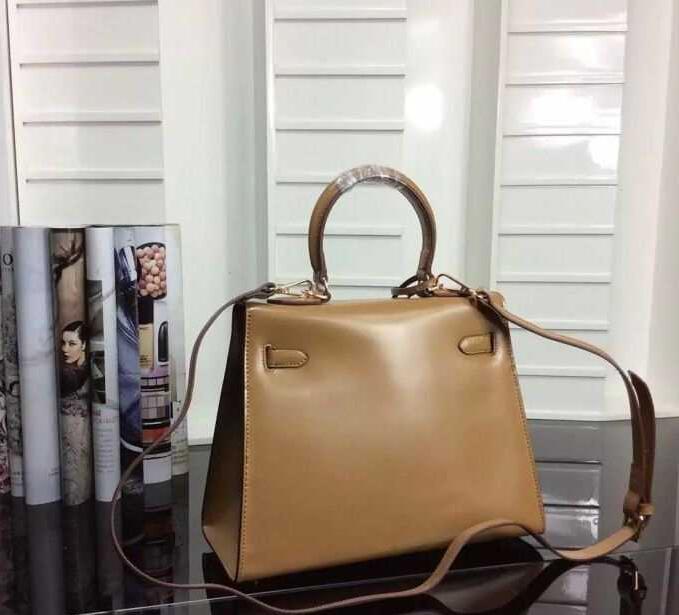 イメージが根強いエルメス バッグ 人気 コピー hermes 収納性が高いバッグ