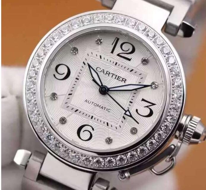 魅力　カルティエ 新作 CARTIER　 独自性が発揮できる32.5mm 女性用腕時計