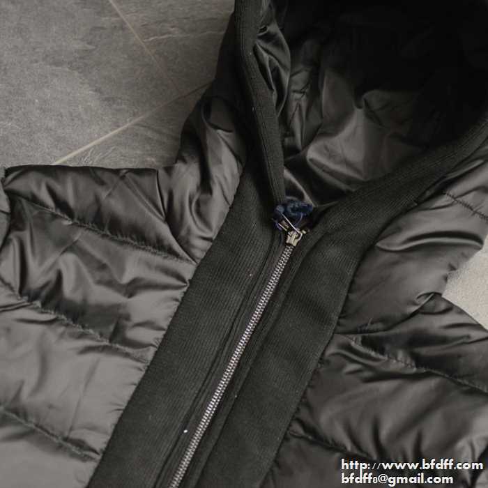 厳しい寒さに耐えるMONCLERモンクレール偽物通販 メンズダウンジャケット フード付き ダウンコート ダークグレー 