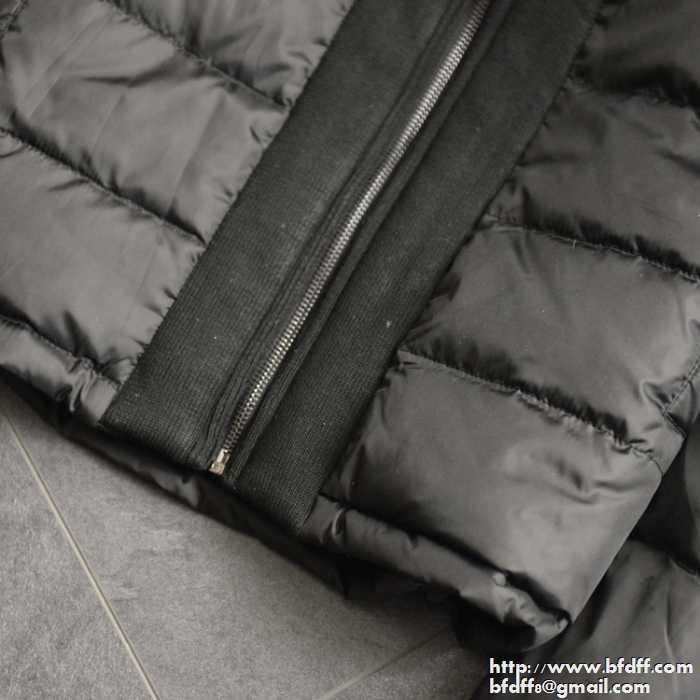 厳しい寒さに耐えるMONCLERモンクレール偽物通販 メンズダウンジャケット フード付き ダウンコート ダークグレー 
