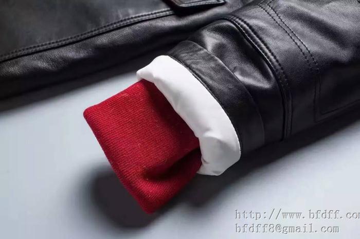 高レベルの保温性MONCLER モンクレールダウンメンズ ダウンジャケット偽物 革ジャケット ダウンコート
