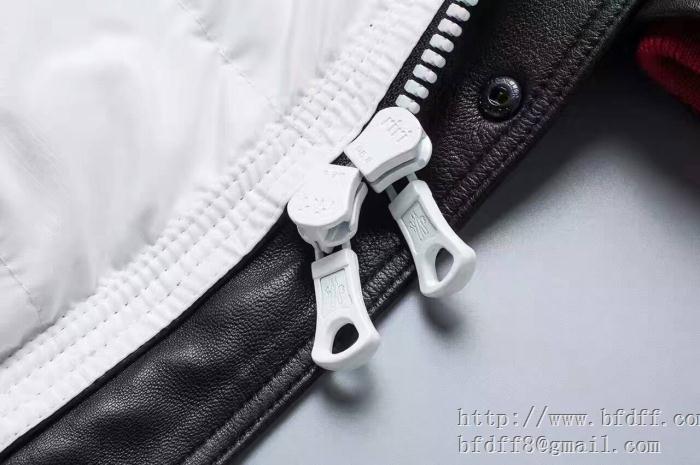 高レベルの保温性MONCLER モンクレールダウンメンズ ダウンジャケット偽物 革ジャケット ダウンコート