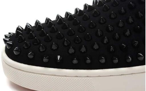 落ち着いルブタンローラーボートスリッポンCHRISTIAN louboutinスパイクスニーカーブラック