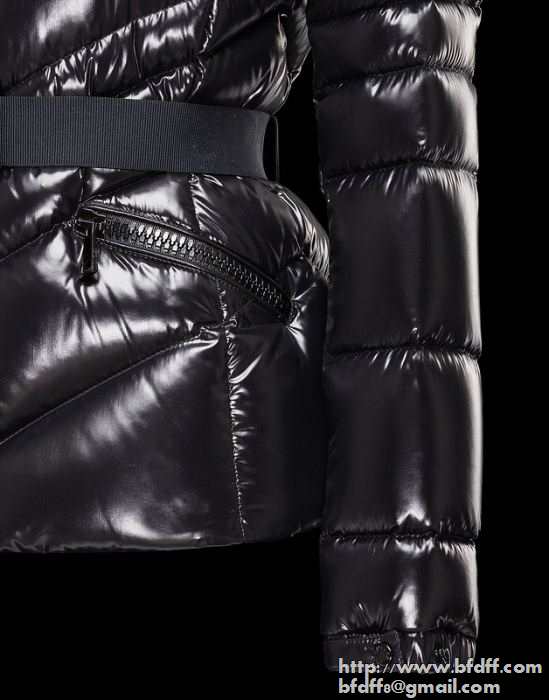 高品質MONCLERモンクレール偽物レディースダウンジャケット ダウンアウター 腰の括れ フード付き ブラック ホワイト2色可選 
