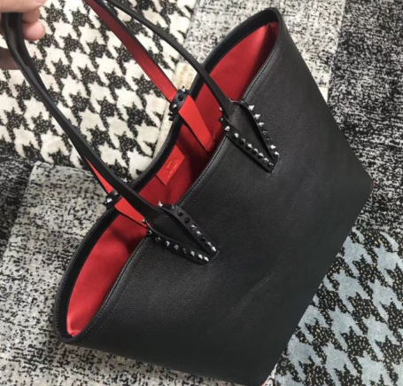 クリスチャンルブタン バッグ コピーChristian Louboutinシックでエレガントなデザインレディーススタッズトートバッグレッドカラー1185119CM53