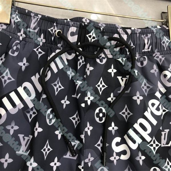 LOUIS VUITTON x Supremeブランドの新作 ショーツ 