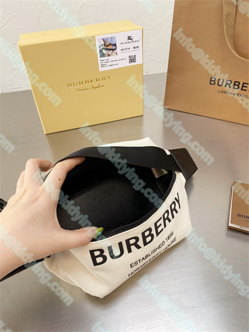 BURBERRY バーバリーウエストバッグ