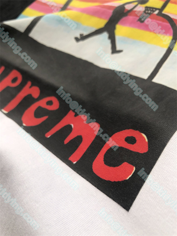 Supreme tシャツ