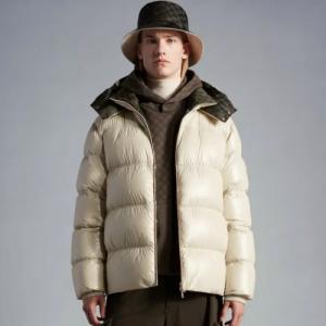 Moncler Orizaba ショートダウンジャケット コピーモンクレール 保温 2色展開 装いが格段にランクアップ!