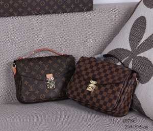 2015H~ ]̐lCi C Bg LOUIS VUITTON 莝&V_[| 2FI 40780