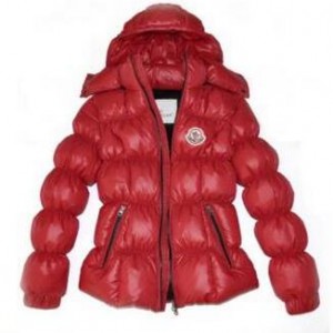 上品さを演出　秋冬新作　モンクレール　MONCLER　ダウン...