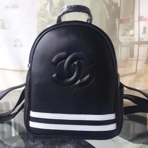 バックパック 2色選択可 2017新作 綺麗に決まるフォルム！シャネル CHANEL