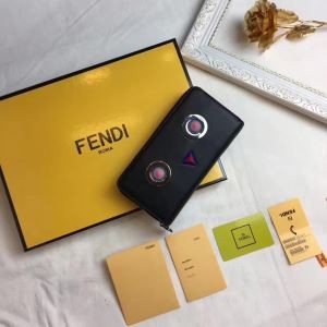 フェンディ FENDI 長財布 2017春夏 綺麗に決まるフ...