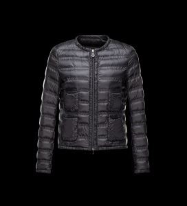 高評価 MONCLER  抜群な存在感 ダウンジャケット モ...