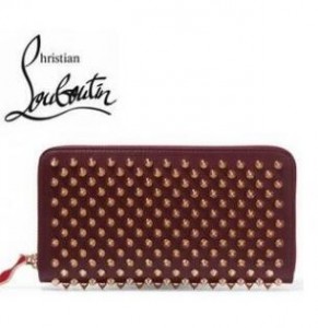 重厚感も漂うクリスチャン ルブタン  CHRISTIAN LOUBOUTIN パネトーネ スパイク ラウンド 上品なファスナー  1165065 長財布