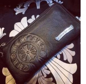 高品質なクロムハーツ 二つ折り財布 コピー CHROME HEARTS 軽さが魅力の財布