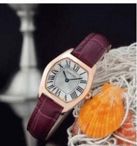 一層の美しさ　カルティエ 新作 CARTIER 高級な女性用腕時計