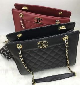 ショルダーバッグ スタイルアップ効果 シャネル CHANEL...