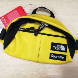 利便性に優れ 3色可選超激得正規品 2017最新入荷 SUPREME ウエストポーチ