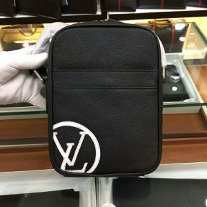 【新型タイプ入荷】  2018春夏新作 ルイ ヴィトン LOUIS VUITTON 斜め掛けバッグ