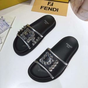 超激得新作 フェンディ コピー サンダル 夏季 靴 レディース ブランド FENDI 店舗 夏季 女性 金 デザイン 銀 2色可選